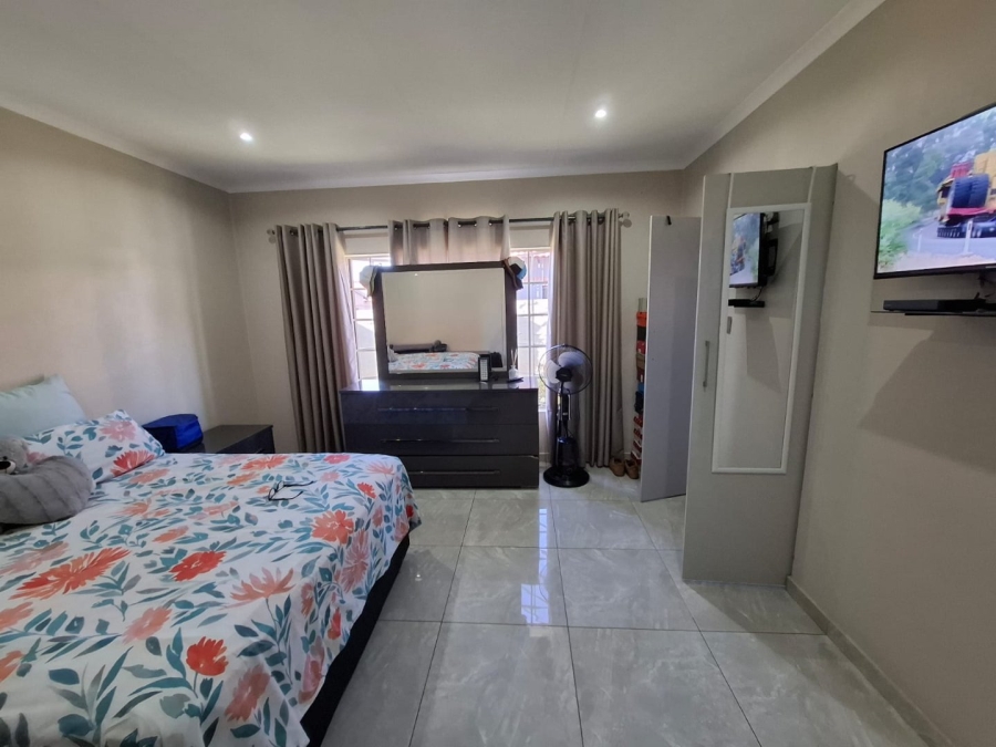 4 Bedroom Property for Sale in Waterkloof East North West